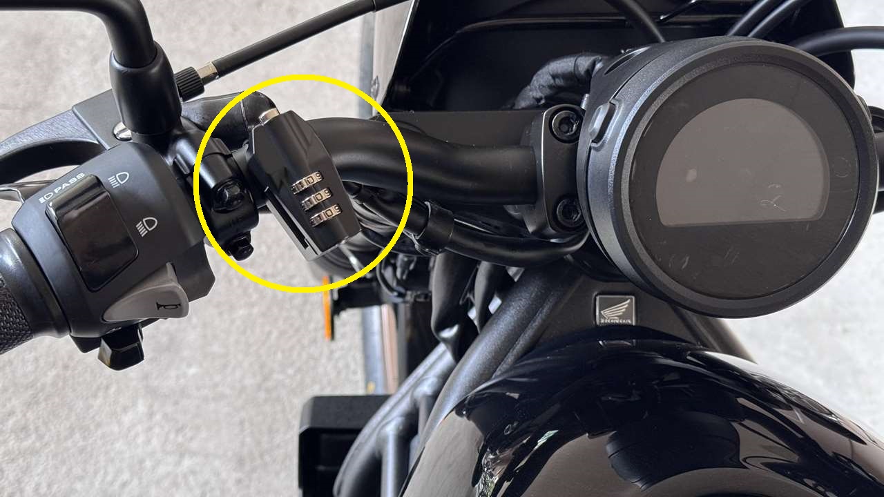 レブル250　ヘルメットホルダー